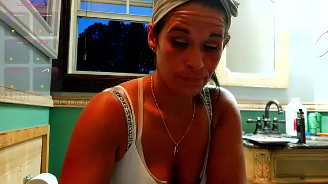 Snapshot of Vanessa_Valentine chatting on 05-20-26, 01:13 Vanessa Valentine online show from 05-20-26, 01:13