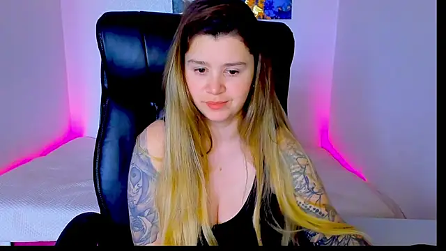 Snapshot of Natali_Secret chatting on 05-14-26, 09:50 Natali Secret online show from 05-14-26, 09:50