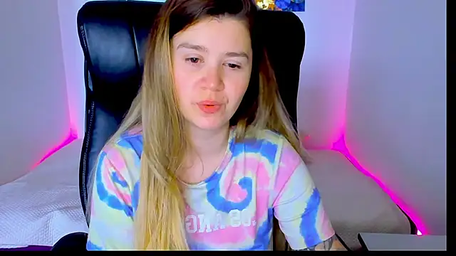 Snapshot of Natali_Secret chatting on 05-12-26, 10:21 Natali Secret online show from 05-12-26, 10:21