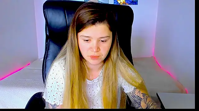 Snapshot of Natali_Secret chatting on 05-16-26, 10:36 Natali Secret online show from 05-16-26, 10:36