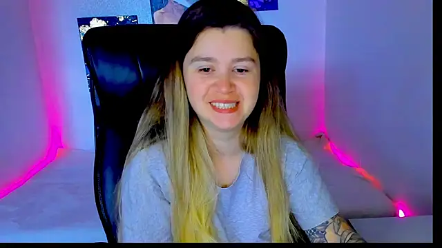Snapshot of Natali_Secret chatting on 06-17-26, 08:25 Natali Secret online show from 06-17-26, 08:25