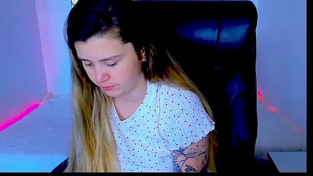 Snapshot of Natali_Secret chatting on 05-28-26, 10:00 Natali Secret online show from 05-28-26, 10:00
