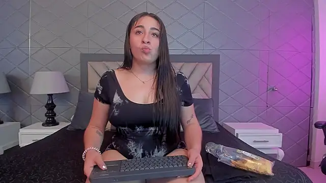 CharyLin online show from 05-22-26, 04:43