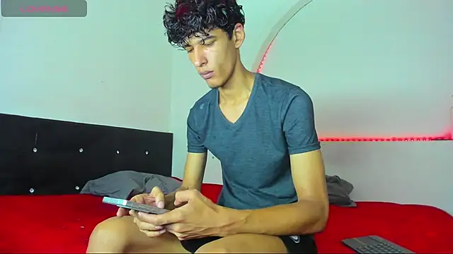 liammendoza98 online show from 05-12-26, 12:00