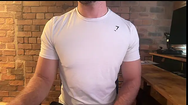 Snapshot of gymshrk chatting on 06-19-26, 04:40 gymshrk online show from 06-19-26, 04:40