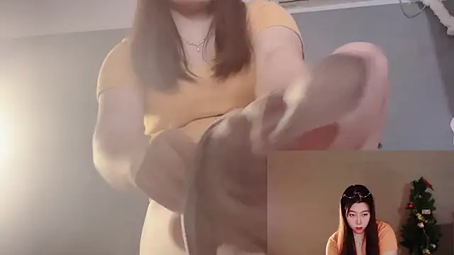 Snapshot of LuMei-Love chatting on 06-01-26, 01:22 LuMei-Love online show from 06-01-26, 01:22