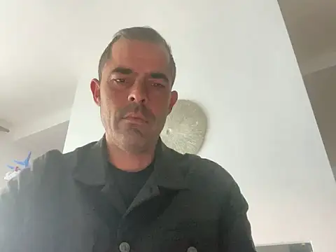 Riccardo86xx online show from 05-17-26, 04:23