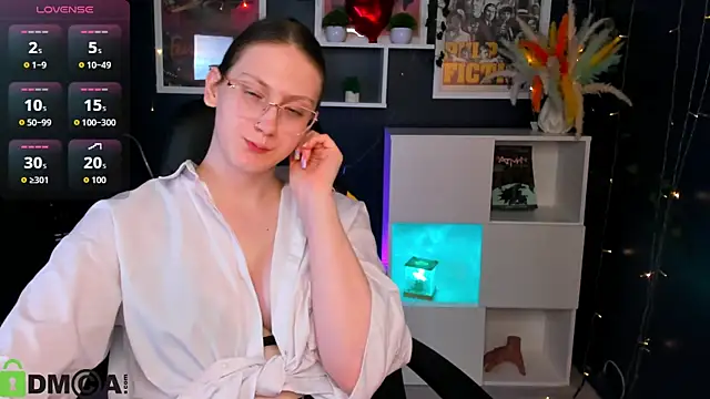 Snapshot of Queen_Milena chatting on 05-13-26, 12:34 Queen Milena online show from 05-13-26, 12:34
