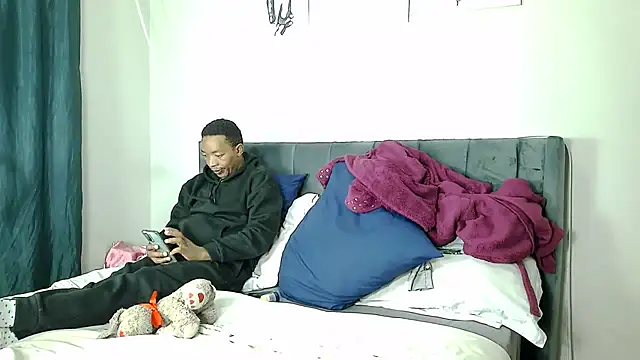 Snapshot of Matic_and_LaToyah chatting on 06-19-26, 05:19 Matic and LaToyah online show from 06-19-26, 05:19