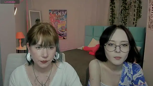 Snapshot of Lilac-Muse chatting on 05-14-26, 11:51 Lilac-Muse online show from 05-14-26, 11:51