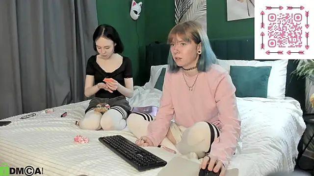 Snapshot of Lilac-Muse chatting on 05-21-26, 03:26 Lilac-Muse online show from 05-21-26, 03:26