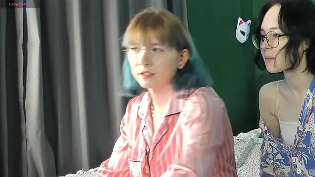 Elira Vane online show from 05-18-26, 03:17