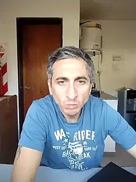 Snapshot of Alejandro83bsf chatting on 05-31-26, 06:20 Alejandro83bsf online show from 05-31-26, 06:20
