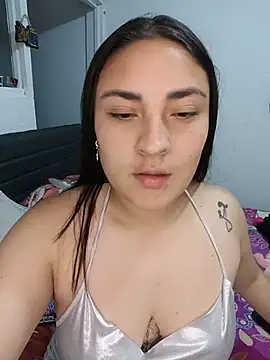 Snapshot of -brendda- chatting on 06-17-26, 01:27 -brendda- online show from 06-17-26, 01:27