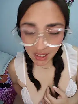Snapshot of -brendda- chatting on 05-27-26, 01:57 -brendda- online show from 05-27-26, 01:57