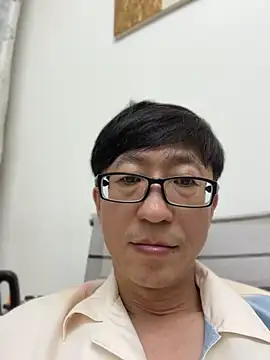 Snapshot of ShuaiCH chatting on 05-07-26, 06:55 ShuaiCH online show from 05-07-26, 06:55