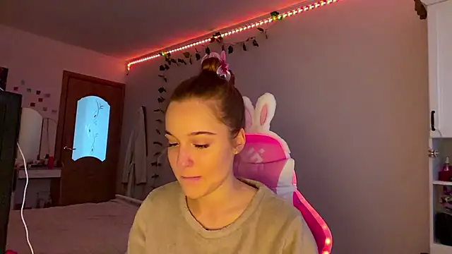 TrixyPaw online show from 04-28-26, 08:41