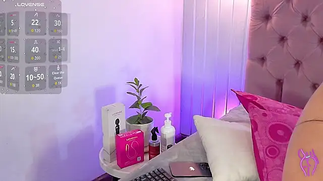 Snapshot of RenataPeach chatting on 06-17-26, 03:17 RenataPeach online show from 06-17-26, 03:17