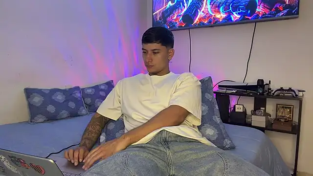 SexxxySquirterStev777 online show from 07-23-26, 11:07