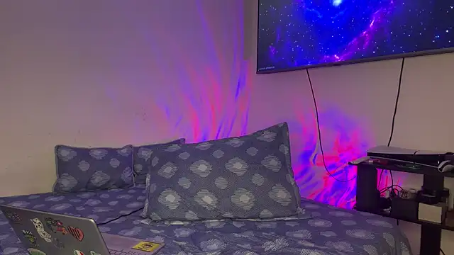 SexxxySquirterStev777 online show from 06-17-26, 11:42
