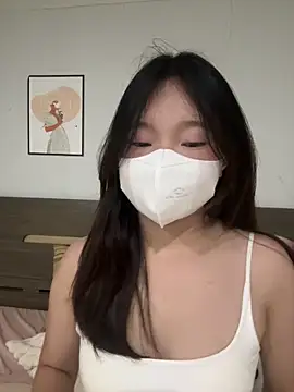 Snapshot of Ni_Tran chatting on 06-19-26, 04:35 Ni Tran online show from 06-19-26, 04:35