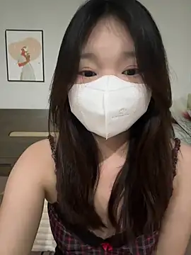 Snapshot of Ni_Tran chatting on 05-23-26, 03:55 Ni Tran online show from 05-23-26, 03:55