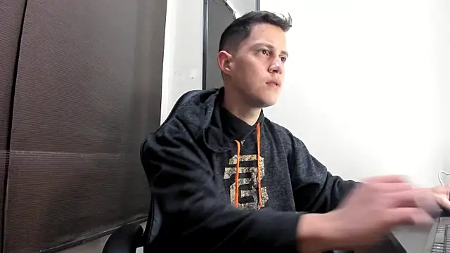 Snapshot of KendricTorres chatting on 05-21-26, 12:57 KendricTorres online show from 05-21-26, 12:57
