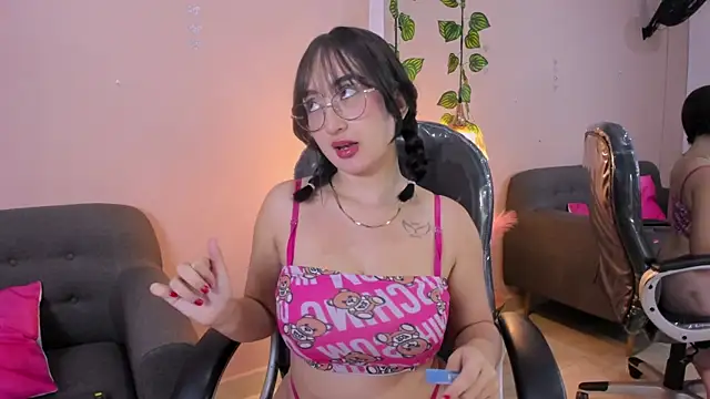 Snapshot of VICTORIA_FAIRIES chatting on 06-12-26, 12:36 VICTORIA FAIRIES online show from 06-12-26, 12:36