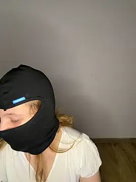 SweetyLucy555 online show from 06-12-26, 11:35