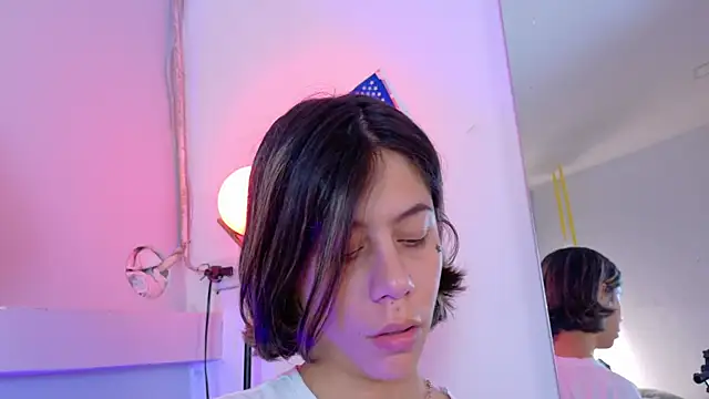 Snapshot of ZoeyPetit chatting on 07-12-26, 02:29 ZoeyPetit online show from 07-12-26, 02:29