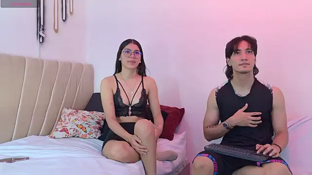 Snapshot of sweetauracouple chatting on 05-18-26, 11:59 sweetauracouple online show from 05-18-26, 11:59
