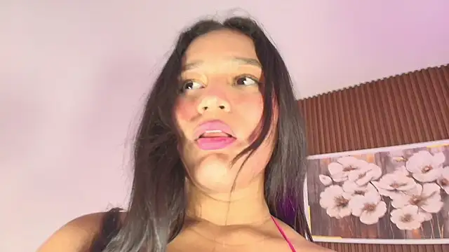 Snapshot of Sara_Chanel_ chatting on 06-12-26, 12:52 Sara Chanel online show from 06-12-26, 12:52