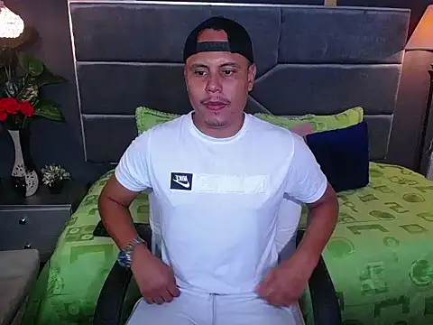 Snapshot of noah_oliver1 chatting on 06-02-26, 01:27 noah oliver1 online show from 06-02-26, 01:27