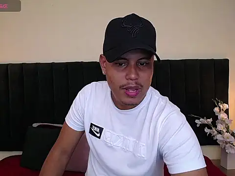 Snapshot of noah_oliver1 chatting on 05-07-26, 07:17 noah oliver1 online show from 05-07-26, 07:17