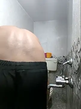 Nira22 online show from 04-28-26, 07:24