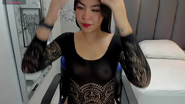 SHARLOTTE SUITTE online show from 05-02-26, 07:19