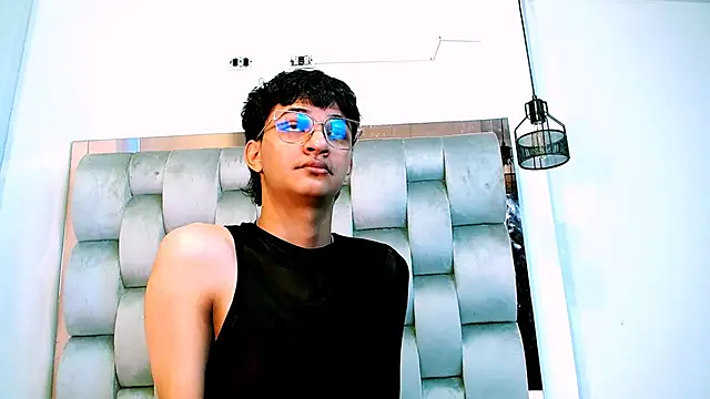 Snapshot of SahirCharm chatting on 06-14-26, 02:07 SahirCharm online show from 06-14-26, 02:07