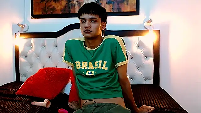 Snapshot of SahirCharm chatting on 06-10-26, 05:25 SahirCharm online show from 06-10-26, 05:25