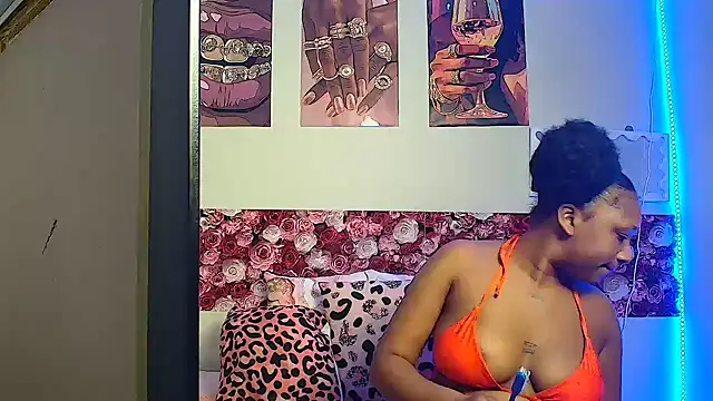 Snapshot of EnchantingLisa chatting on 05-25-26, 04:23 EnchantingLisa online show from 05-25-26, 04:23