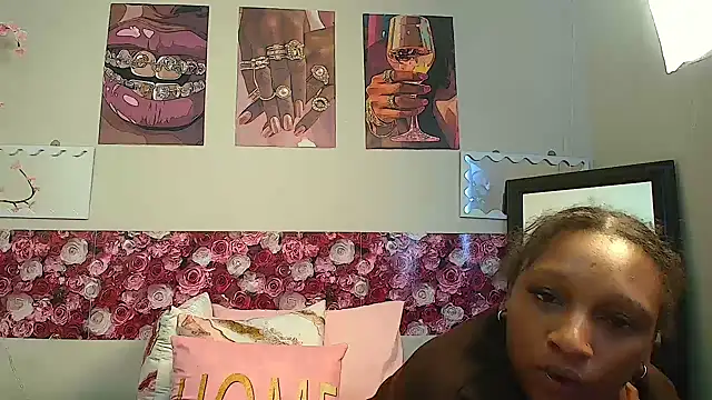 EnchantingLisa online show from 06-17-26, 11:53