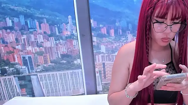 LunnaAndLiam online show from 04-28-26, 10:03