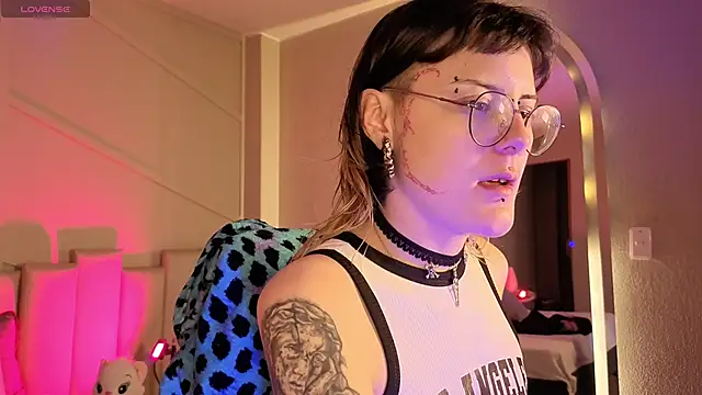 Snapshot of Rossiee_huntt chatting on 06-16-26, 12:38 Rossiee huntt online show from 06-16-26, 12:38