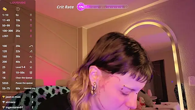 Snapshot of Rossiee_huntt chatting on 05-14-26, 11:51 Rossiee huntt online show from 05-14-26, 11:51