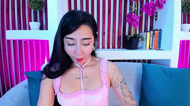 AshleyGross  online show from 05-18-26, 07:51
