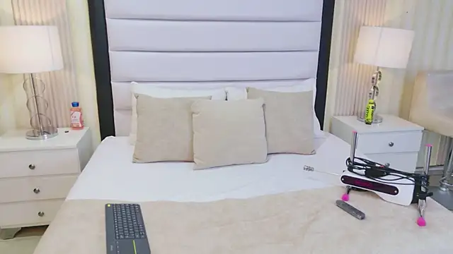 Snapshot of VioletSweetts chatting on 06-18-26, 12:42 VioletSweetts online show from 06-18-26, 12:42