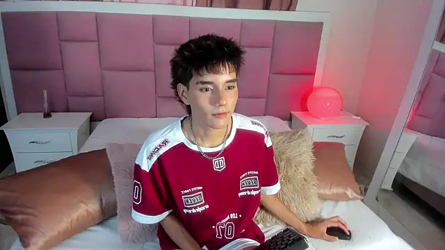 Snapshot of christopher_robin4 chatting on 06-14-26, 07:26 christopher robin4 online show from 06-14-26, 07:26