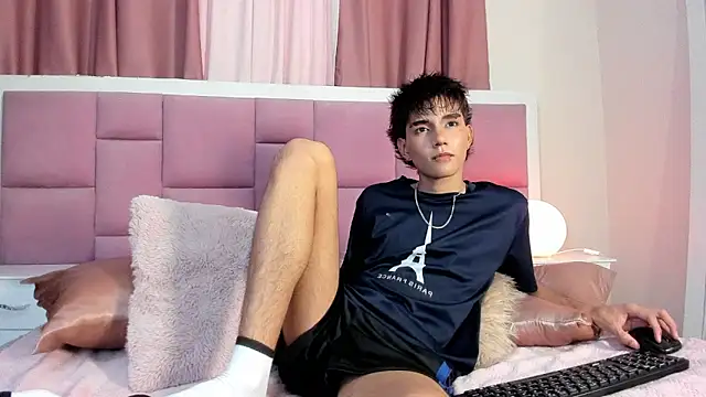 Snapshot of christopher_robin4 chatting on 05-15-26, 07:34 christopher robin4 online show from 05-15-26, 07:34