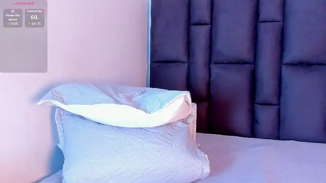 Snapshot of maddy__howard chatting on 06-03-26, 11:33 maddy howard online show from 06-03-26, 11:33