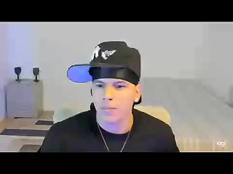 Snapshot of sant_wahlberg chatting on 05-10-26, 10:22 sant wahlberg online show from 05-10-26, 10:22