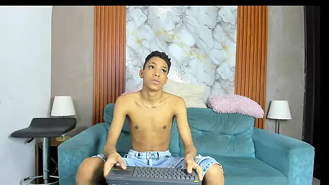 Snapshot of LOVE_GUYS1 chatting on 06-24-26, 01:32 LOVE GUYS1 online show from 06-24-26, 01:32